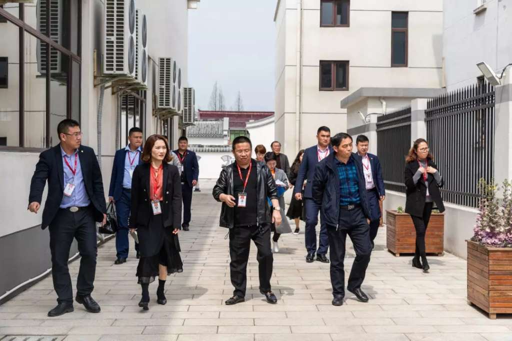 集团新闻 | 面对挑战与机遇,我们一起逆流而上——中闵集团宋志峰董事